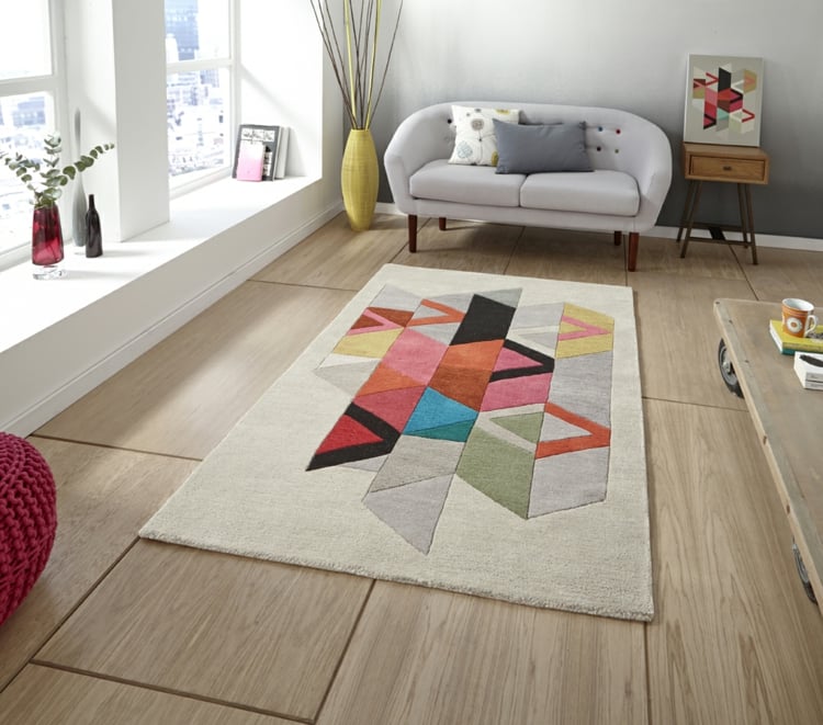 tapis-salon-beige figures-géométriques-multicolores-mobilier-vintage