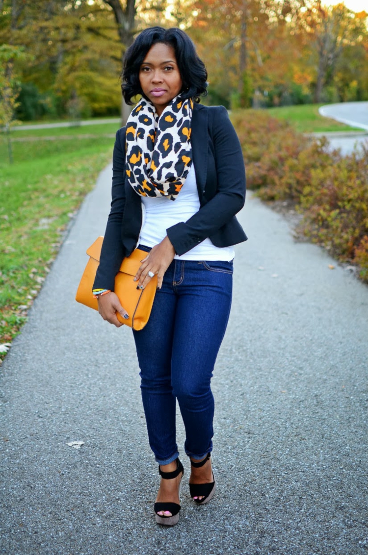 tenue-automne-foulard-jeans-sandals-sac-jaune