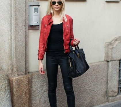 veste-en-cuir-femme-couleur-rouge-sac-noire-chaussures