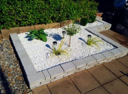 aménagement-petit-jardin-arbre-nain-gravier-graminées-ornementales-design-japonais