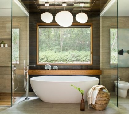 déco salle de bain zen grande-fenêtre-vue-forêt