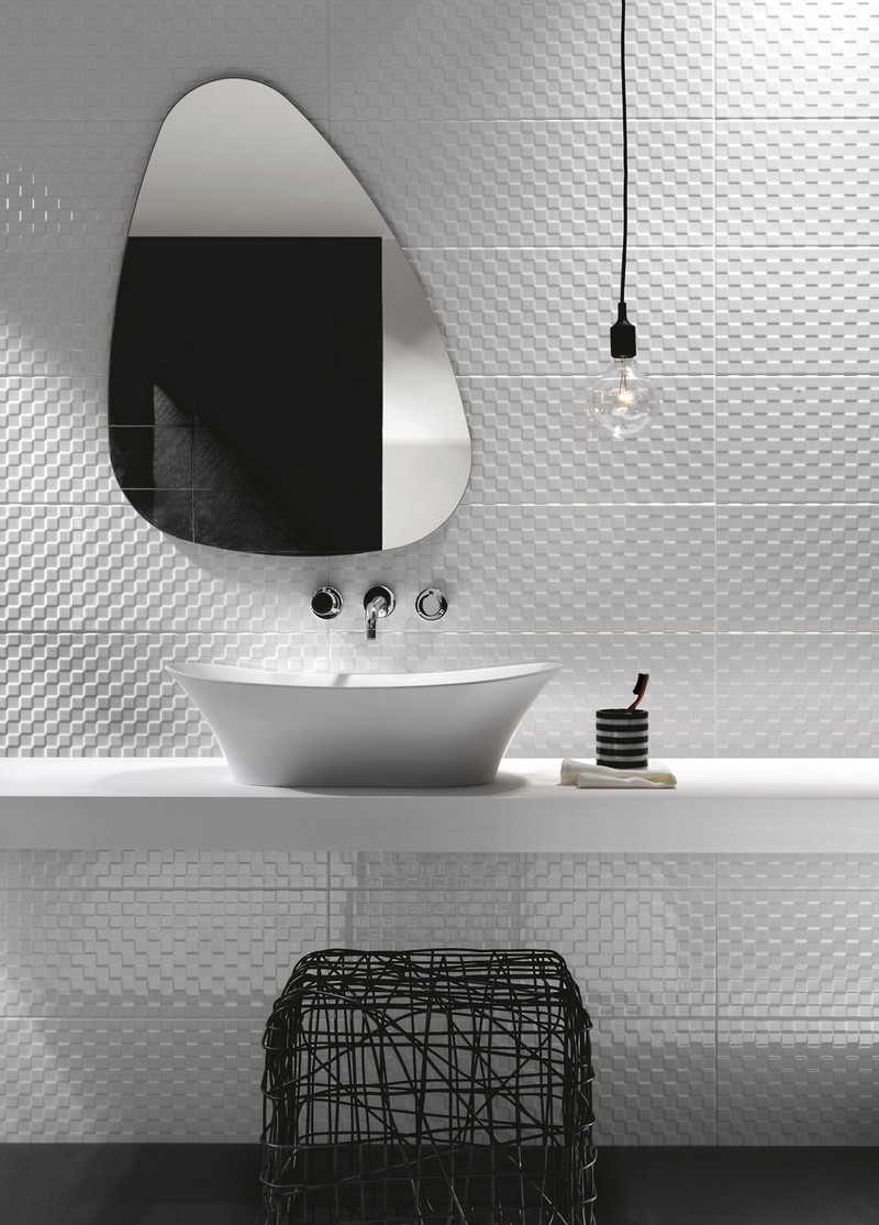 carrelage-salle-bain-noir-blanc-carreaux-blancs-relief-rectangulaires-tabouret-noir-ragno-prestige