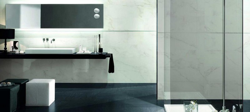 carrelage-salle-bain-noir-blanc-carrelage-sol-noir-mural-marbre-blanc-ragno-rialto