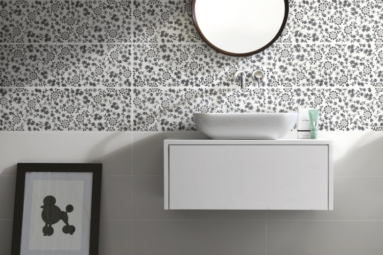 Carrelage salle de bain noir et blanc - duo intemporel très classe