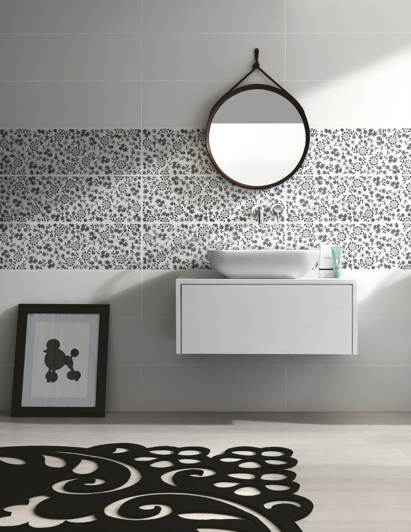 carrelage-salle-bain-noir-blanc-motifs-floraux-gris-tapis-noir-ragno-prestige
