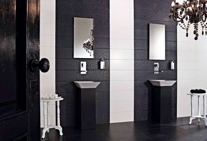 carrelage-salle-bain-noir-blanc-motifs-floraux-vasque-pied-noir-blanc salle de bain noir et blanc