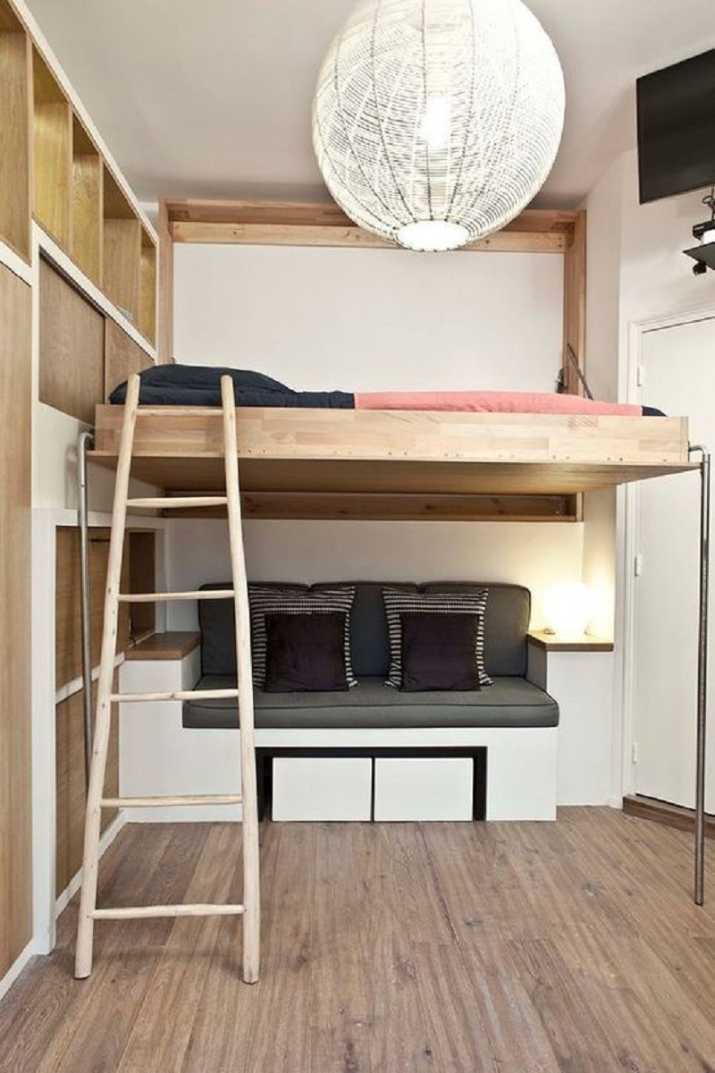 chambre-salon-lit-sureleve-bois-banc-moderne-coussins-meuble-rangement-mural-bois chambre salon