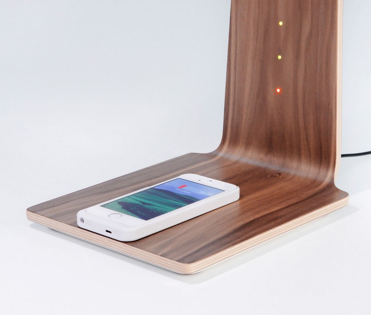 chargement-sans-fil-lampe-table-bois-iphone-5-Tunto-LED8-PowerKiss