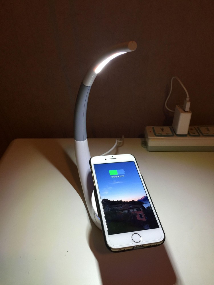 chargement-sans-fil-lampe-table-design-minimaliste-Nillkin-Phantom-iphone-6 chargement sans fil