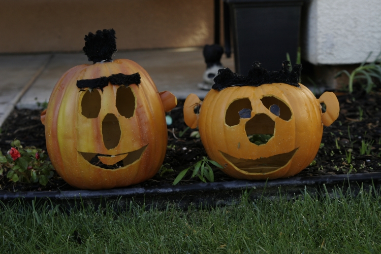 citrouille-Halloween-visages-souriants-creusés