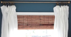 confection-rideaux-barre-metal-anneaux-rideaux-blancs-stores