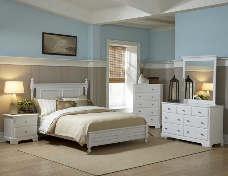 cottage-anglais-meubles-blancs-murs-marron-bleu-tapis-beige-parquet-assorti