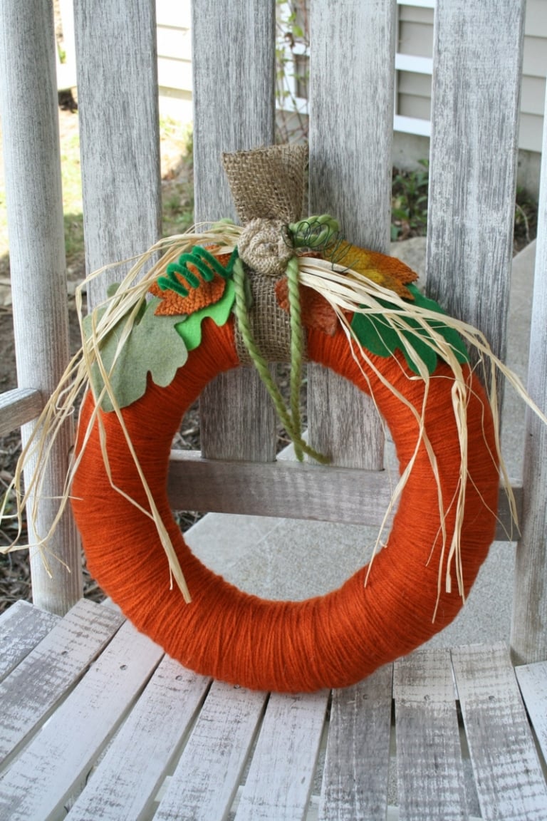 couronne-porte-automne-fils-laine-orange-feuilles-feutre couronne de porte