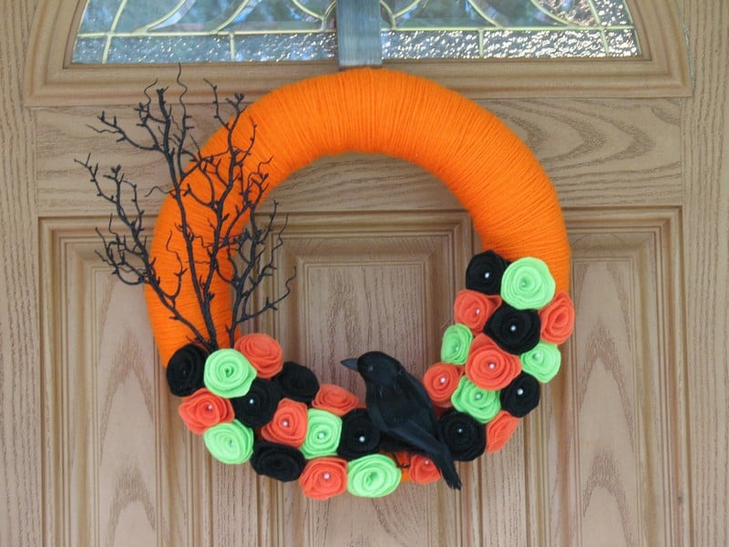 couronne-porte-automne-fils-laine-orange-fleurs-feutre-etsy couronne de porte