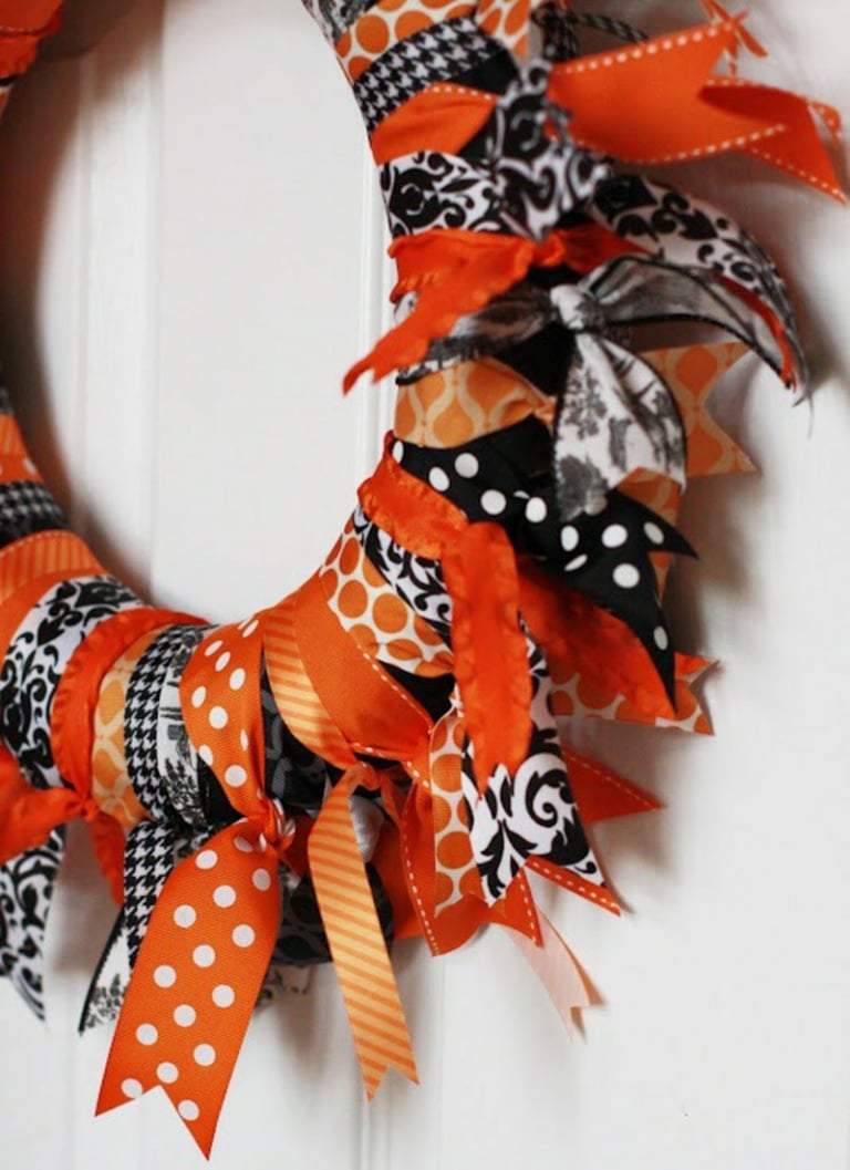couronne-porte-automne-rubans-noir-orange-motifs
