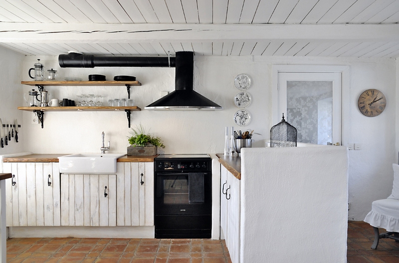 cuisine blanche et noire et bois sol-pierre-style-champêtre-chic