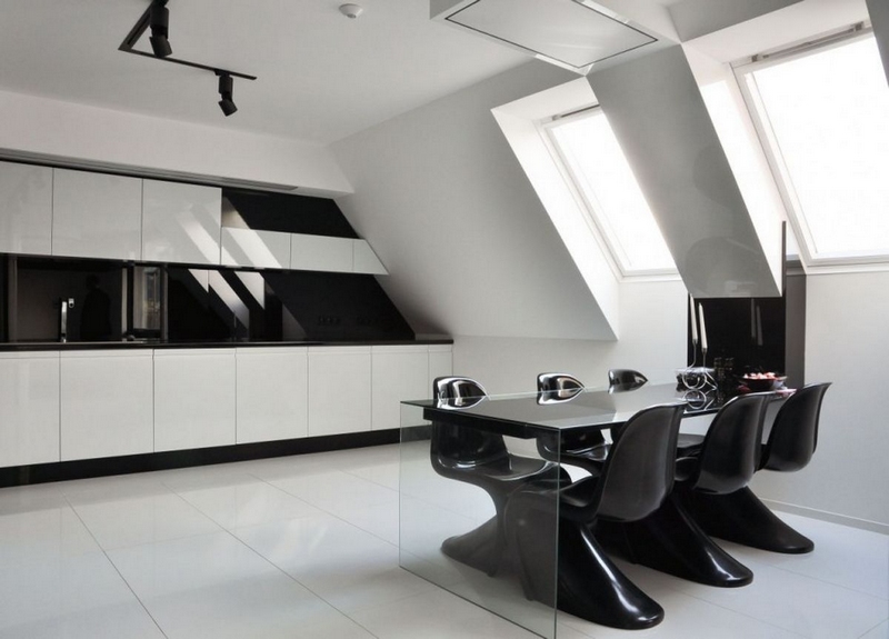 cuisine-blanche-noire-laquée-minimaliste-table-chaises-Panton-noires