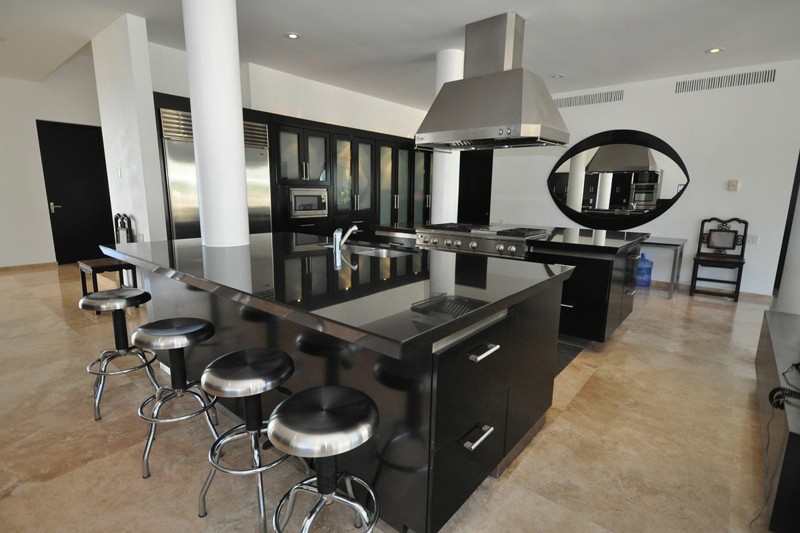 Cuisine noire mat et cuisine noire et blanche 48 inspirations Inspiration En Verre de table cuisine