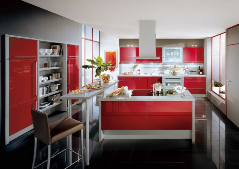 cuisine-rouge-grise-placard-sarmoires-rouges-peinture-murale-grise-bar-petit-dejeuner-blanc cuisine rouge et grise