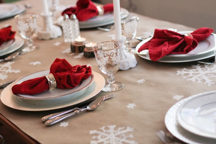 Déco table Noël rouge et blanc -50 idées de déco moderne et traditionnelle