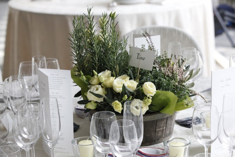 decoration-florale-table-mariage-bouquet-roses-blanches décoration florale pour table