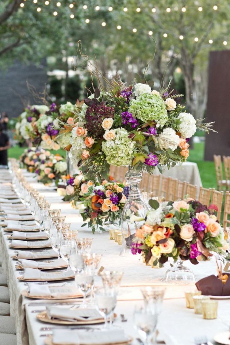 decoration-florale-table-mariage-composition-florale-hortensia-roses-branches-feuilles