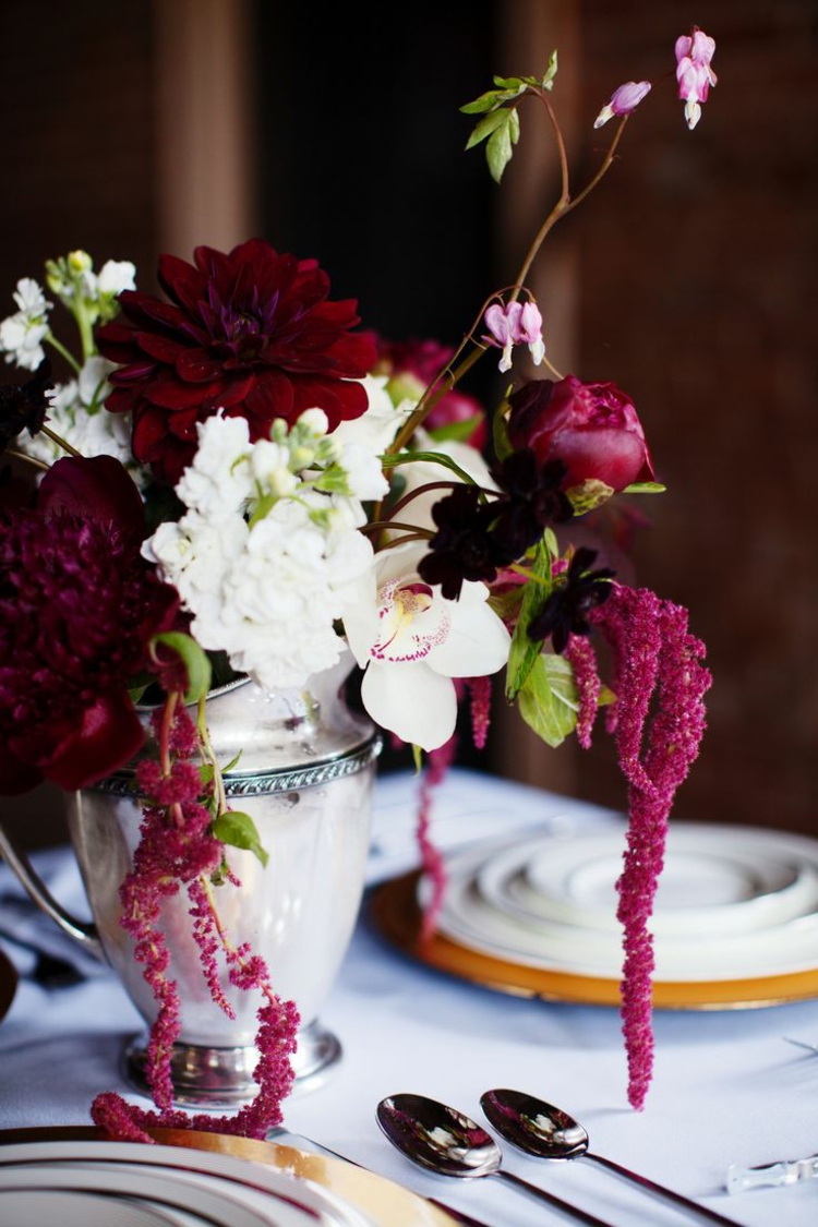 decoration-florale-table-mariage-orchidee-pivoines-bordeaux-fleurs-rose décoration florale pour table