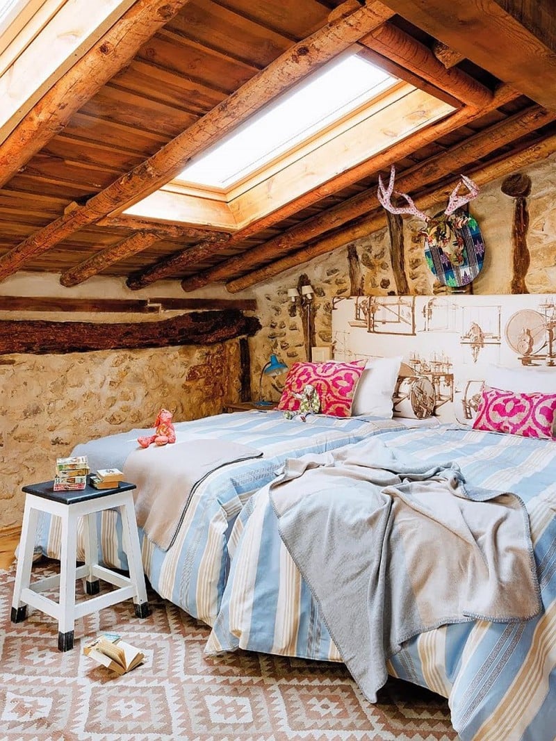 decoration-maison-campagne-chambre-coucher-combles-pierre-parement-tapis-motif-beige décoration maison de campagne