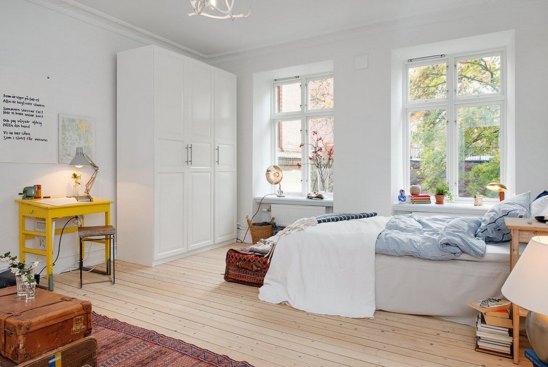 dressing-petite-chambre-dressing-blanc-meuble-bureau-jaune-parquet dressing pour petite chambre