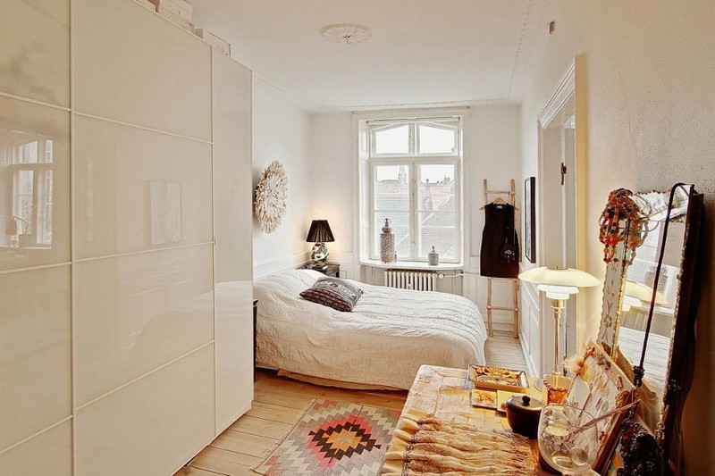 dressing-petite-chambre-dressing-porte-coulissante-blanche-meuble-coiffeuse dressing pour petite chambre