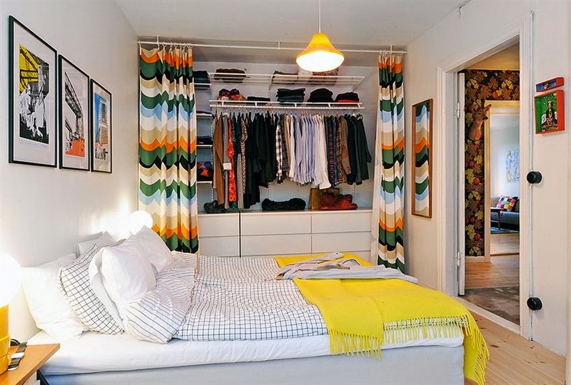 dressing-petite-chambre-penderie-rideaux-colores-accents-jaunes dressing pour petite chambre