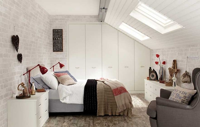 dressing-petite-chambre-sur-mesure-dressing-encastre-blanc-mur-brique dressing pour petite chambre