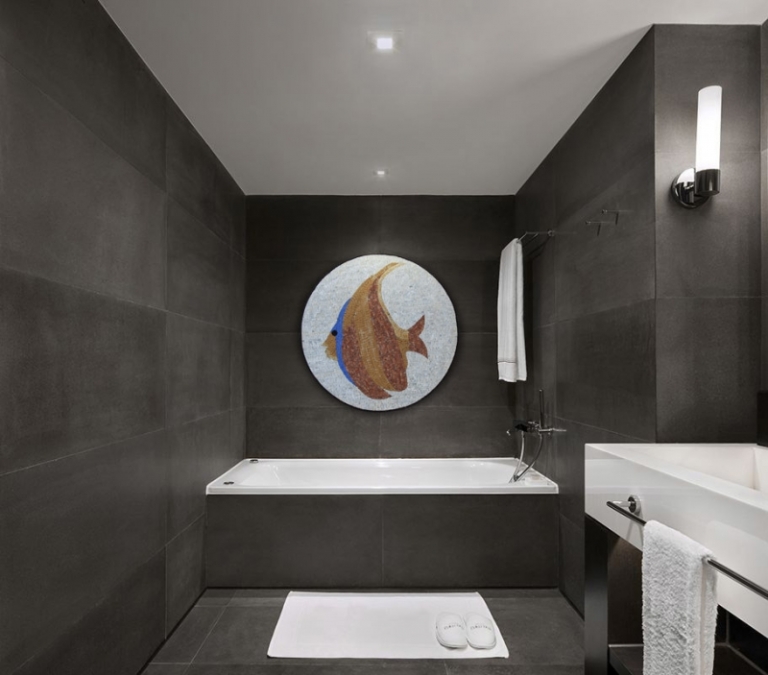 déco-salle-bain-zen-murs-gris-cadre-motif-poisson
