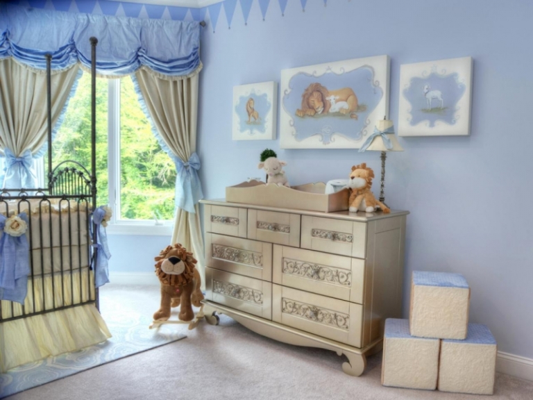 décoration-chambre-bébé-garçon-bleu-clair