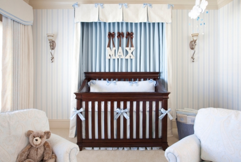 décoration-chambre-bébé-garçon-bleu-marron