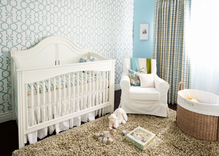 décoration-chambre-bébé-garçon-meubles-blancs-tapis-Shaggy