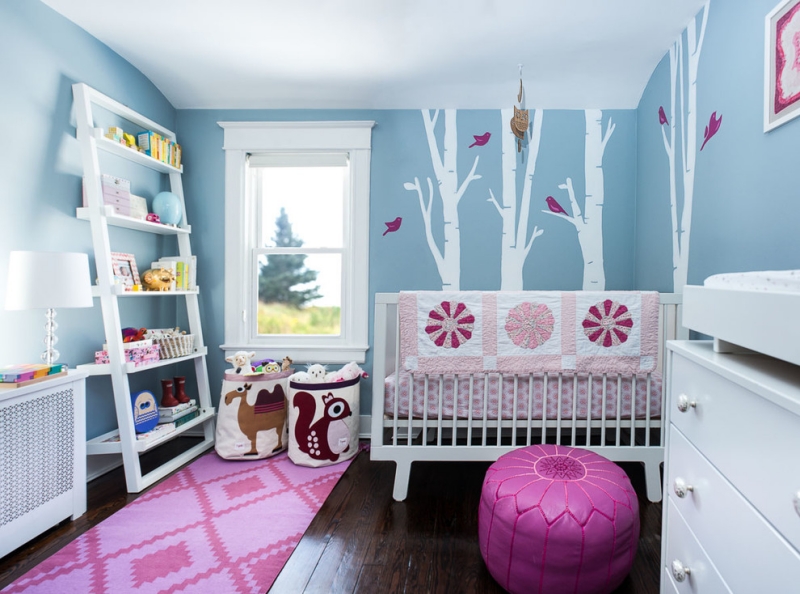 décoration-chambre-bébé-garçon-stickers-murs-tapis-pouf-roses