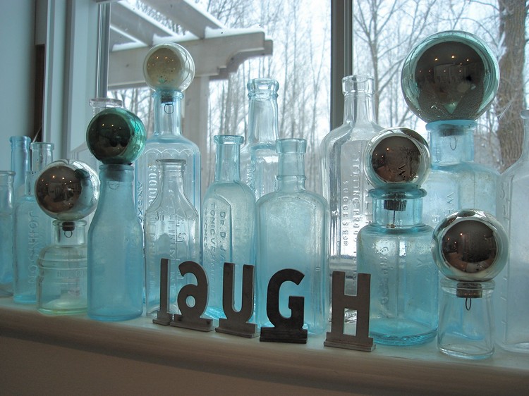 décoration-fenêtre-Noël-bouteilles-bocaux-verre-transparent-bleuté