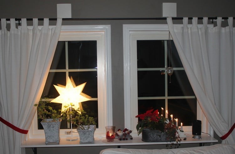 décoration-fenêtre-Noël-plantes-pots-métallques-étoile-lumineuse