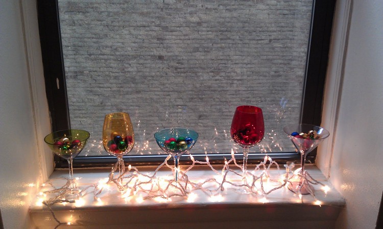 décoration fenêtre Noël-verres-pied-multicolores