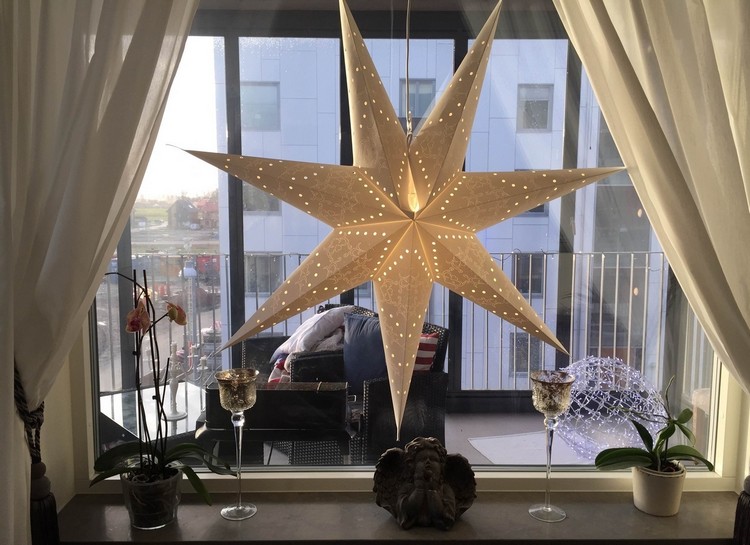 décoration-fenêtre-Noël-étoile-ajourée-lumineuse-papier-blanc-plié