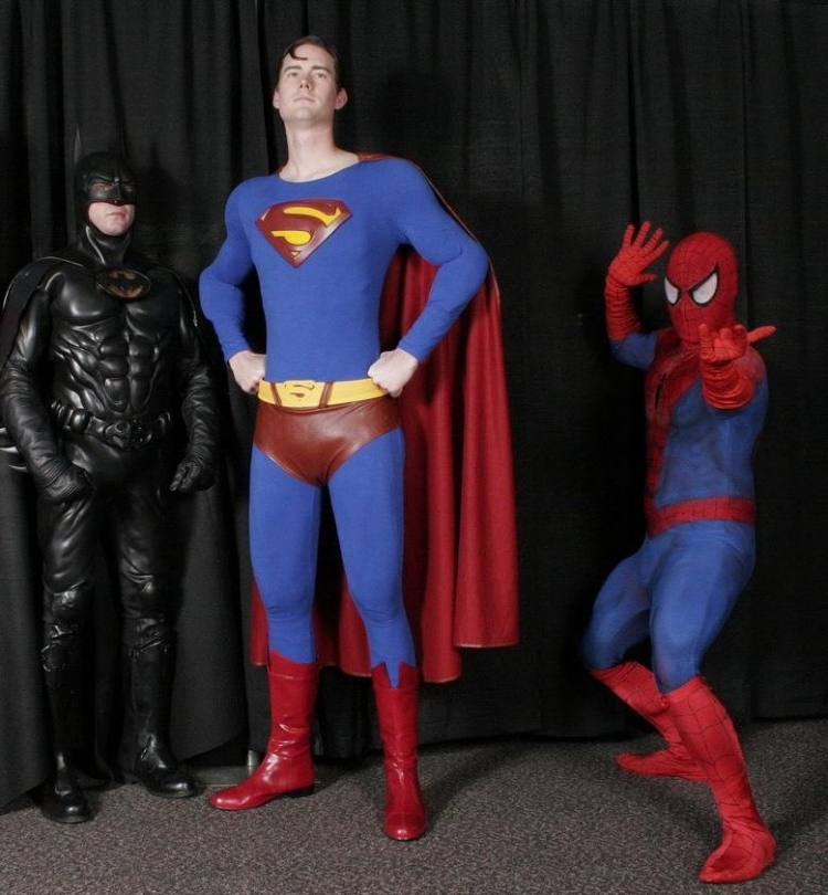 déguisement super héros Spiderman-Batman-bleu-rouge-noir