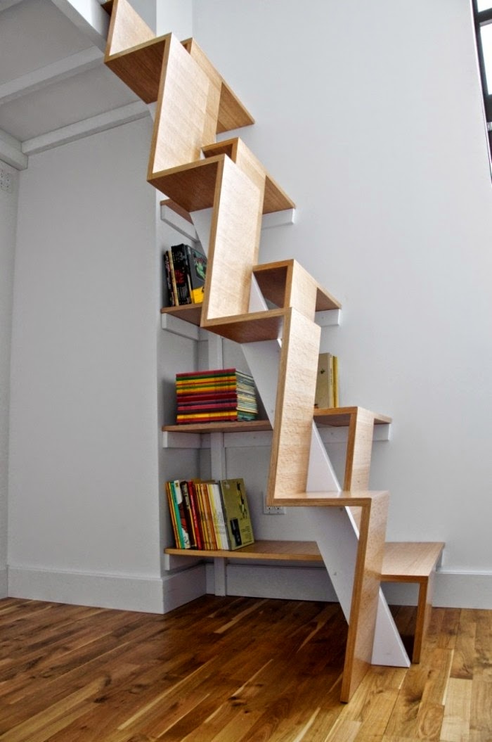 escalier-gain-place-bois-marches-décalées-rangement-livres