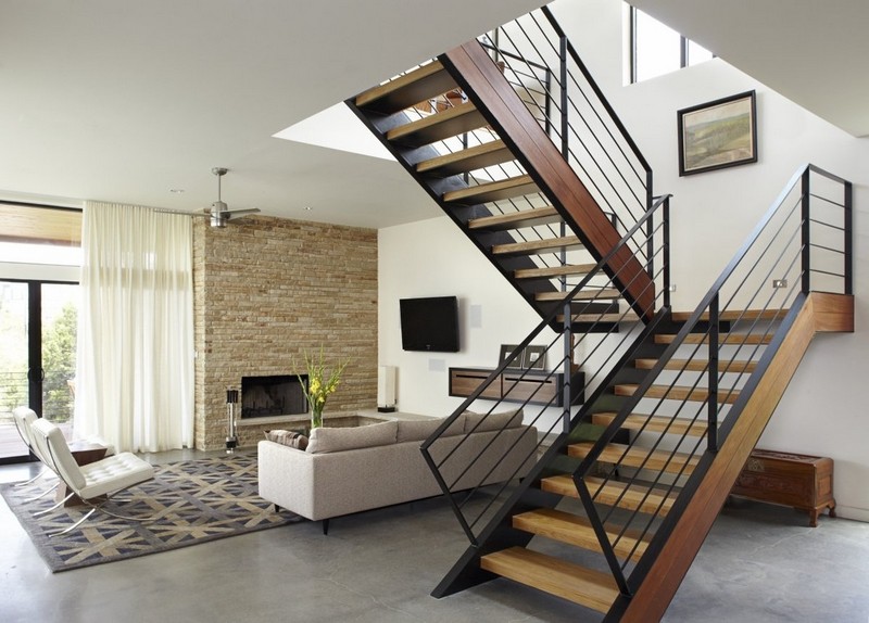 escaliers-bois-demi-tournant-marches-bois-balustrade-barres-horizontales-metal-noir