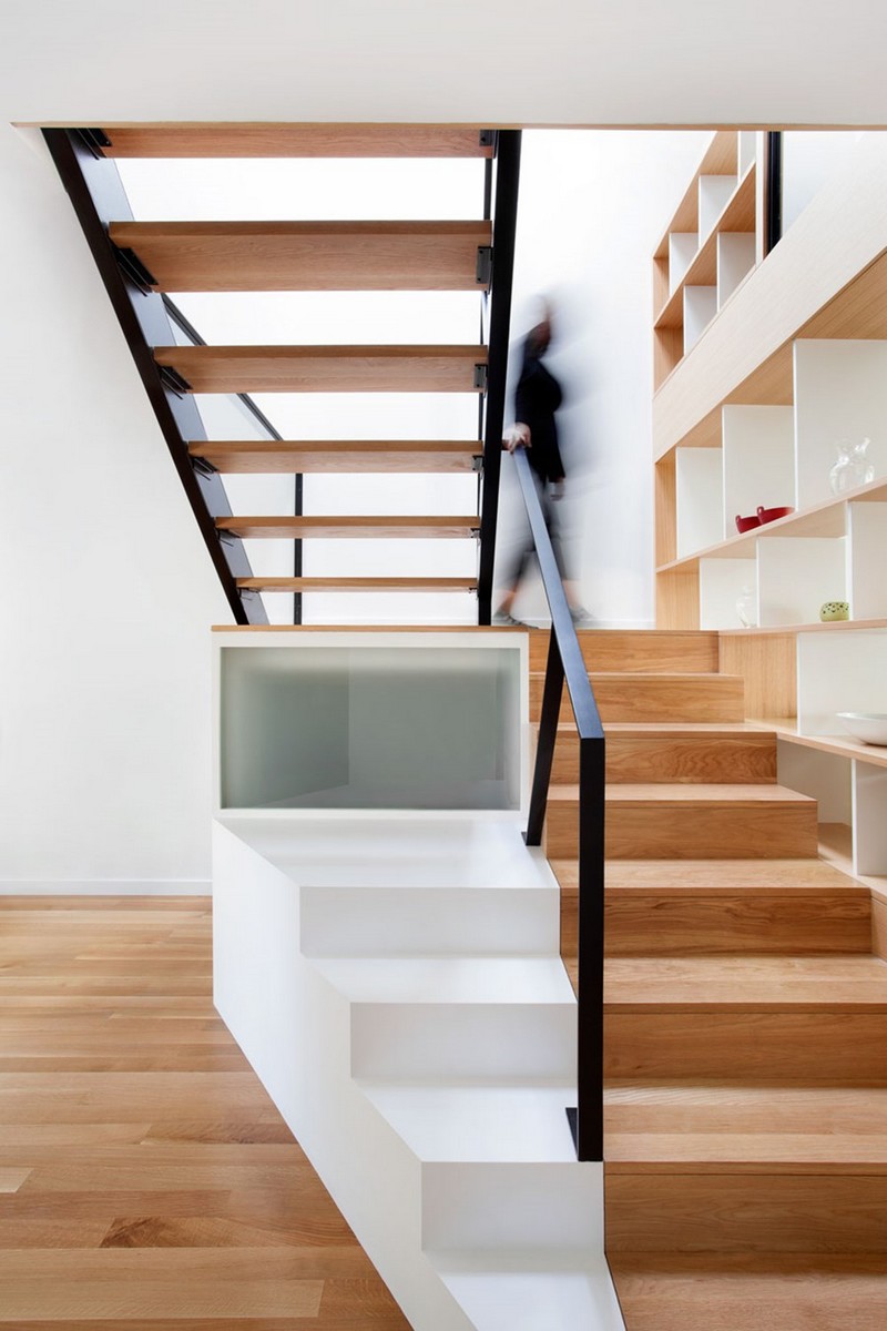 escaliers-bois-demi-tournant-marhces-bois-balustrade-metal-noir escaliers en bois