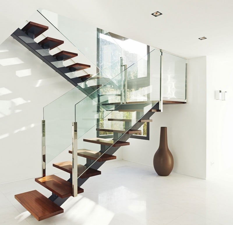 escaliers-bois-garde-corps-verre-marches-bois-limon-central-metal-noir escaliers en bois