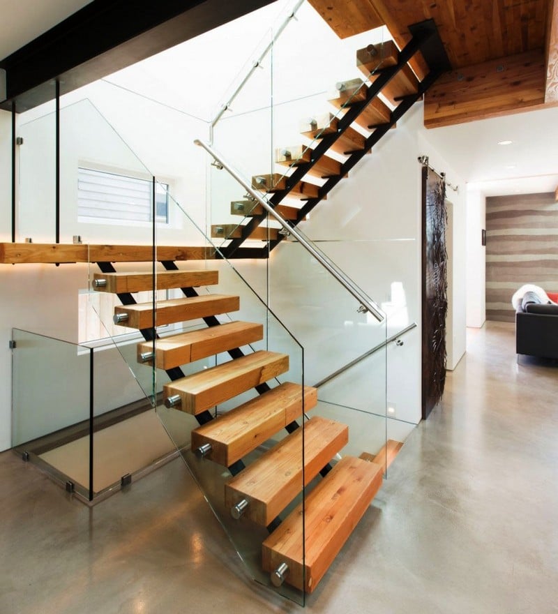 escaliers-bois-marches-bois-massif-garde-corps-verre-main-courante-acier-design-moderne escaliers en bois