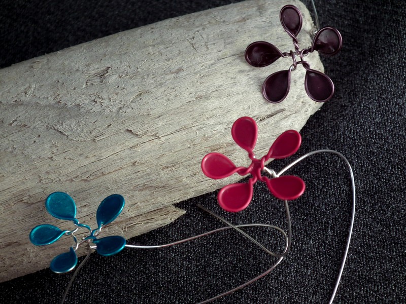 fabriquer-bijoux-idées-déco-originale-fleurs-bleu-rose-marron