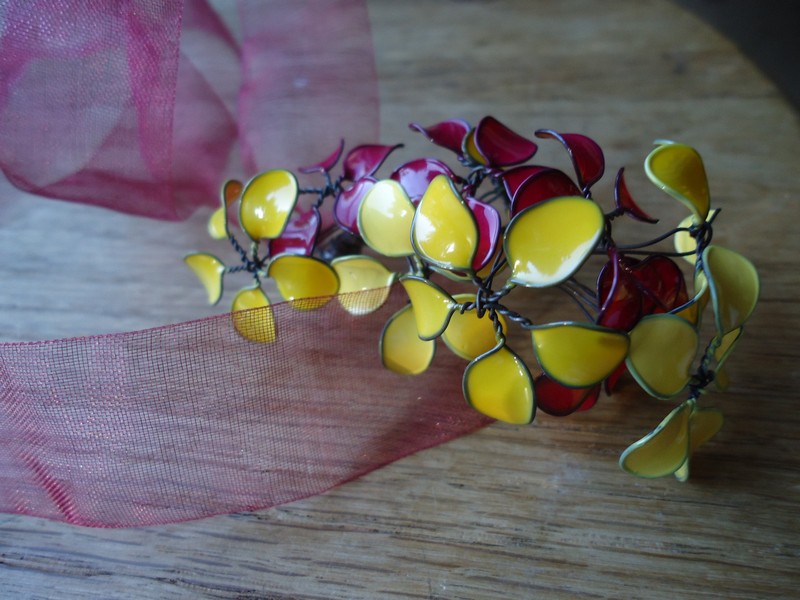 fabriquer des bijoux pendentif-rose-fushia-jaune-citron