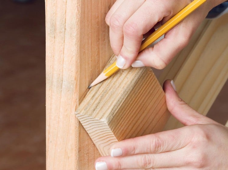 fabriquer-escalier-bois-tracer-lignes-piece-bois